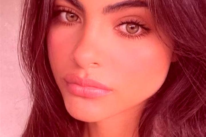 Sienna, 23, a brunette amber-eyed middle eastern companion based in Thiviers. Offering Overnight, BDSM, Girlfriend Experience, Striptease. Available for inca...
