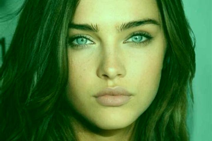 Sienna, 23, a chestnut dark-eyed caucasian companion based in San Benedetto del Tronto. Offering Overnight, Duos, Party Girl, Domination. Available for incal...