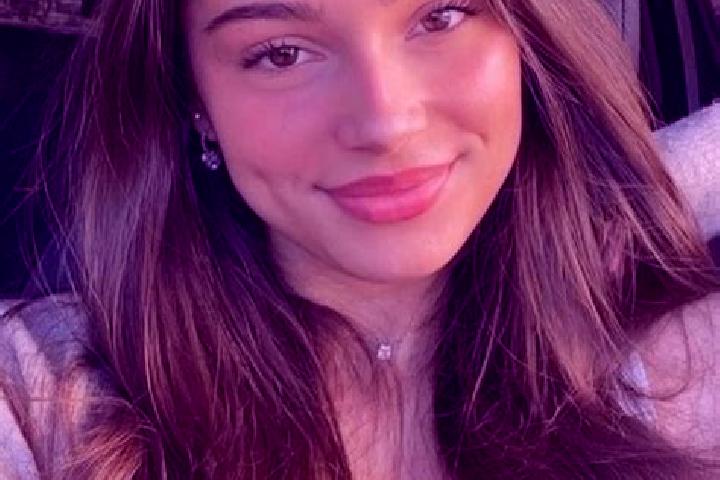 Sienna, 23, a chestnut hazel-eyed caribbean companion based in Banjar Tegakgede. Offering Duos, Travel Companion. Available for incall and outcall, overnight...
