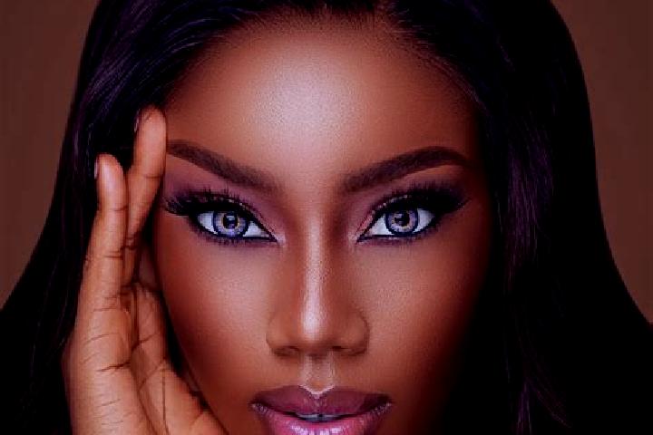 Sienna, 23, a red blue-eyed ebony companion based in Cotu Baii. Offering BDSM, Dinner Date, Tantra, 69, Overnight. Available for incall and outcall, overnigh...