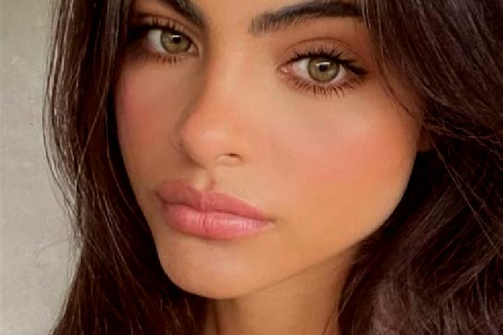 Sienna, 23, a red brown-eyed indian companion based in Corcovado. Offering Roleplay, Deep French Kissing, Striptease, Fetish, Domination. Available for incal...