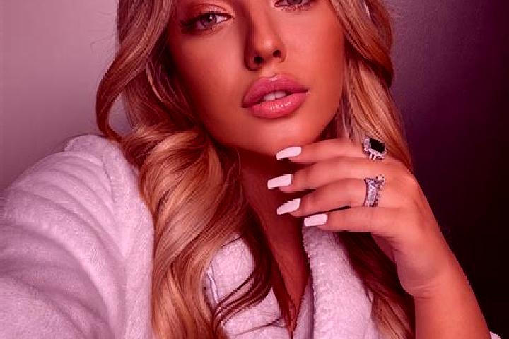 Sienna, 23 — Escort in Stamboliyski, Bulgaria