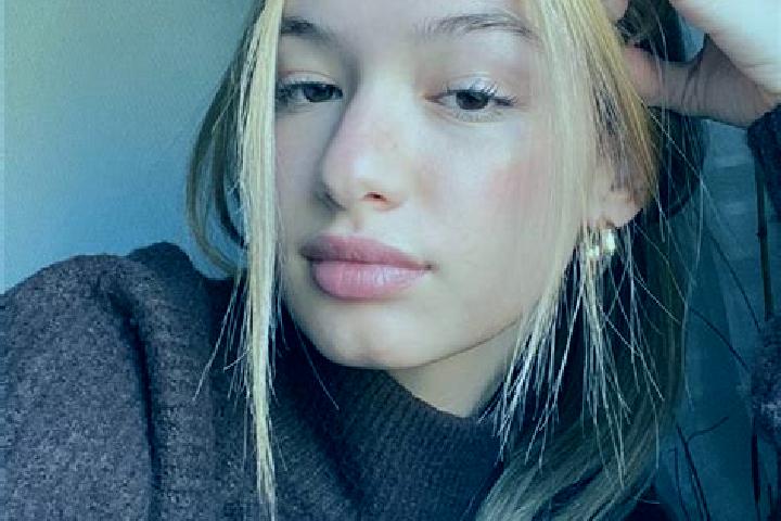 Sienna, 24, a blonde brown-eyed asian companion based in Murd-e Shahrak. Offering OWO, Duos, 69. Available for incall and outcall, day and evening dates.