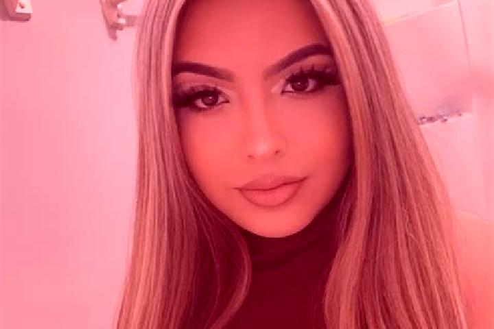 Sienna, 24, a blonde grey-eyed latina companion based in Nenton. Offering Roleplay, 69, Overnight. Available for incall and outcall, day and evening dates.