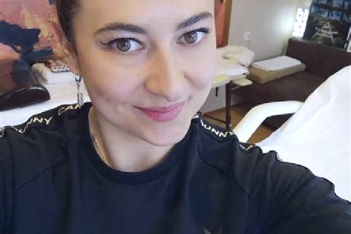 Sienna, 24, a brunette dark-eyed latina companion based in Ostermiething. Offering BDSM, Party Girl, Massage, Tantra. Available for incall and outcall, overn...