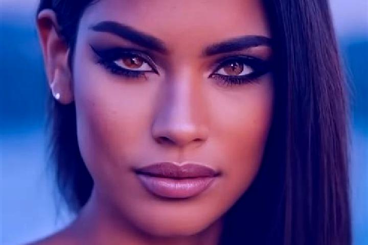 Sienna, 24, a red grey-eyed latina companion based in Dobruska. Offering Travel Companion, Striptease, BDSM. Available for incall and outcall, overnight book...