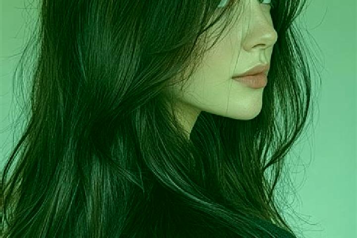 Sienna, 25, a auburn brown-eyed european companion based in Ahl. Offering BDSM, Overnight, Striptease. Available for incall and outcall, day and evening dates.