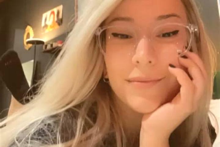 Sienna, 25, a blonde dark-eyed mixed companion based in Dannigkow. Offering Fetish, Girlfriend Experience, Erotic Massage. Available for incall and outcall, ...