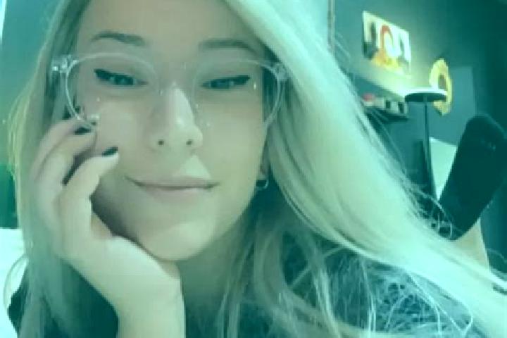 Sienna, 25, a blonde grey-eyed mixed companion based in Orleton. Offering Travel Companion, Deep French Kissing, BDSM. Available for incall and outcall, over...