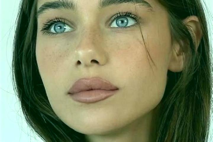 Sienna, 25, a brunette blue-eyed caucasian companion based in Harij. Offering Couples, Roleplay, Striptease. Available for incall and outcall, day and evenin...