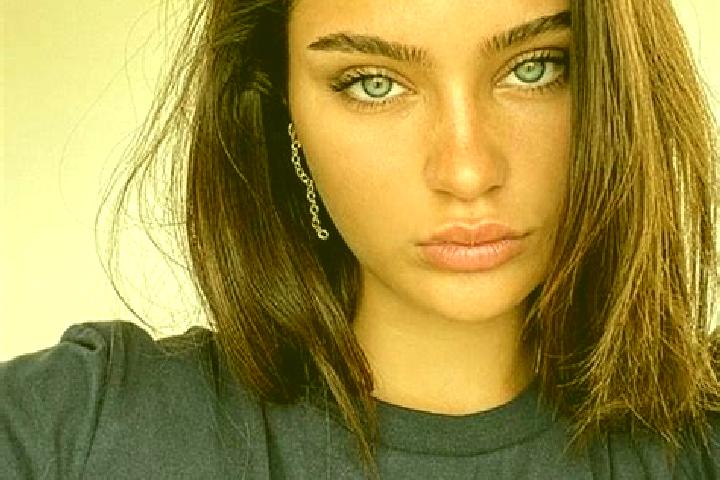 Sienna, 25, a brunette dark-eyed mixed companion based in Deou. Offering Striptease, A-Level. Available for incall and outcall, day and evening dates.