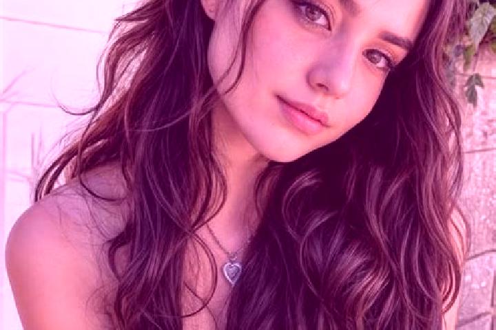 Sienna, 25, a brunette hazel-eyed caribbean companion based in Medina de Rioseco. Offering Duos, Tantra, Couples, Striptease. Available for incall and outcal...