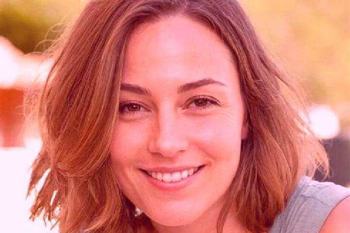 Sienna, 25, a dark blonde amber-eyed caucasian companion based in Isle-Aumont. Offering GFE, Tantra, Domination, 69. Available for incall and outcall, day an...
