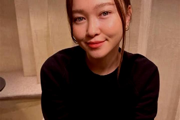 Sienna, 25, a dark blonde blue-eyed asian companion based in Borovskoy. Offering Party Girl, CIM, OWO, Roleplay, Massage. Available for incall and outcall, d...