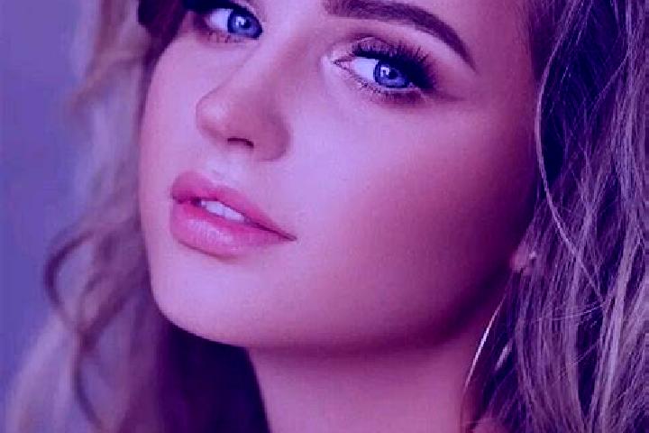 Sienna, 25, a dark blonde blue-eyed mediterranean companion based in Angical do Piaui. Offering Travel Companion, Deep French Kissing, GFE, Domination, A-Lev...