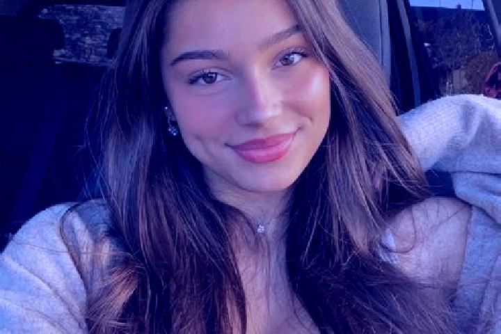 Sienna, 26, a brunette blue-eyed indian companion based in Teralba. Offering Tantra, Girlfriend Experience, Duos, Travel Companion. Available for incall and ...