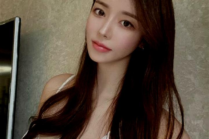 Sienna, 26 — Escort in Qasq, China