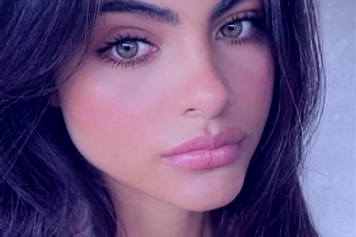 Sienna, 27, a auburn grey-eyed indian companion based in Acocks Green. Offering Party Girl, Erotic Massage, Prostate Massage, Striptease. Available for incal...