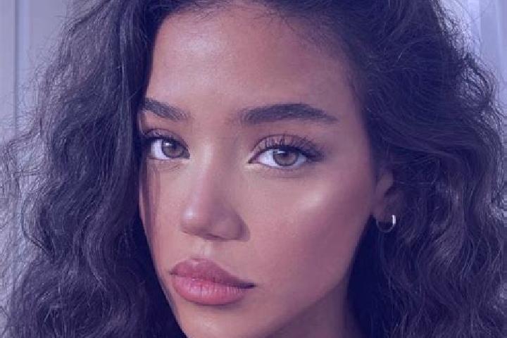 Sienna, 27, a black brown-eyed caucasian companion based in Neusiss. Offering Domination, Couples, Fetish. Available for incall and outcall, day and evening ...