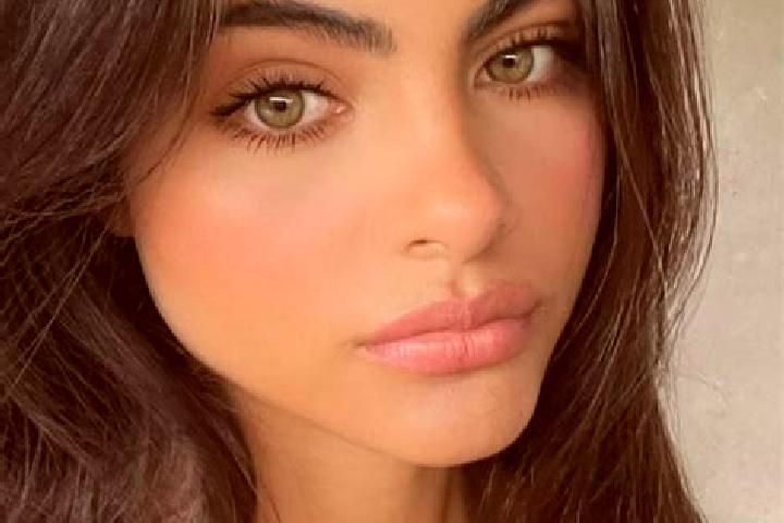 Sienna, 27, a brunette grey-eyed middle eastern companion based in Saros pe Tarnave. Offering Duos, Erotic Massage, Striptease. Available for incall and outc...