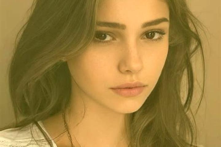 Sienna, 27, a chestnut grey-eyed slavic companion based in Las Limas. Offering Prostate Massage, Dinner Date, Tantra, Girlfriend Experience. Available for in...