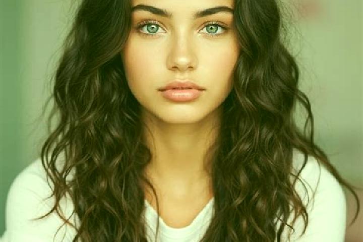 Sienna, 27, a dark blonde amber-eyed mediterranean companion based in Zhaoqiao. Offering Domination, Duos, Roleplay, Striptease. Available for incall and out...