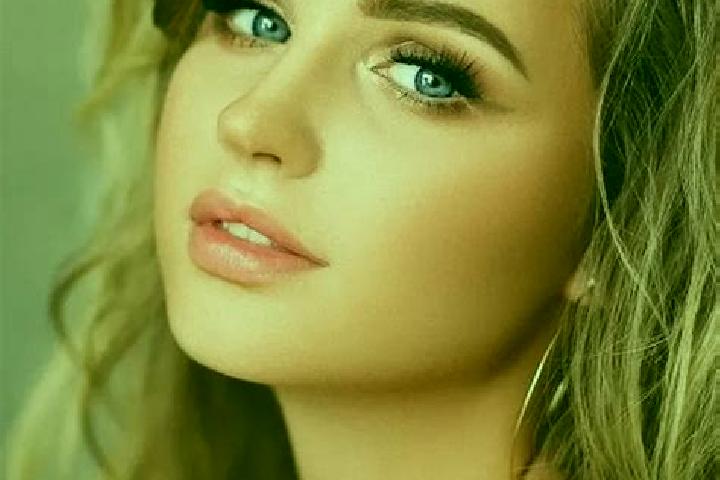 Sienna, 27, a dark blonde blue-eyed slavic companion based in Tamparan. Offering Striptease, Domination, 69, Overnight, GFE. Available for incall and outcall...