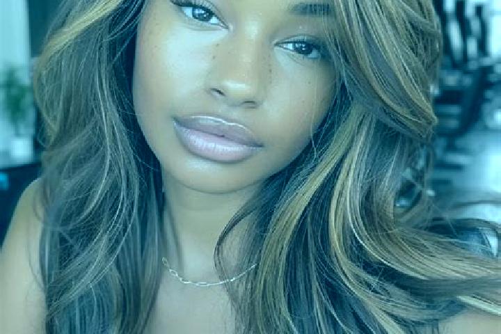 Sienna, 27, a dark blonde dark-eyed mixed companion based in Hoge Mors. Offering Duos, Couples, 69, Erotic Massage. Available for incall and outcall, day and...
