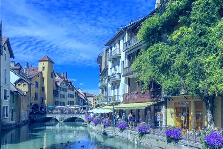 Sienna, 27 — Escort in Ronno, France
