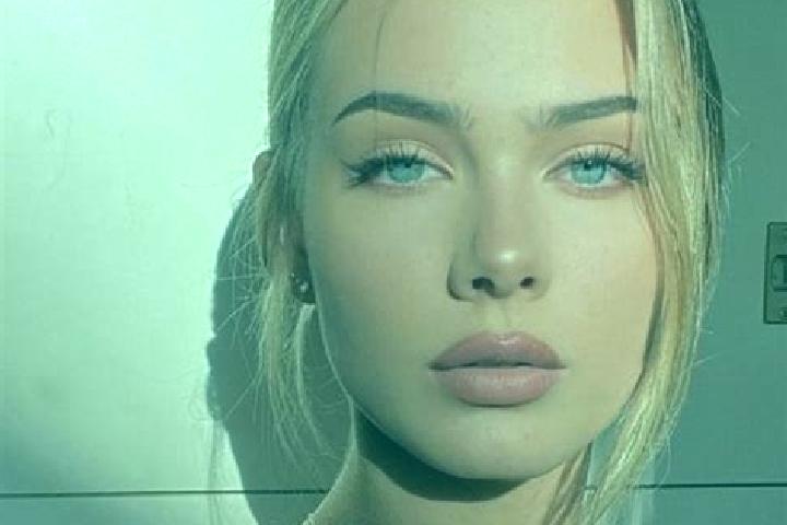 Sienna, 28, a blonde amber-eyed european companion based in Strzyzow. Offering Striptease, A-Level, Dinner Date. Available for incall and outcall, day and ev...