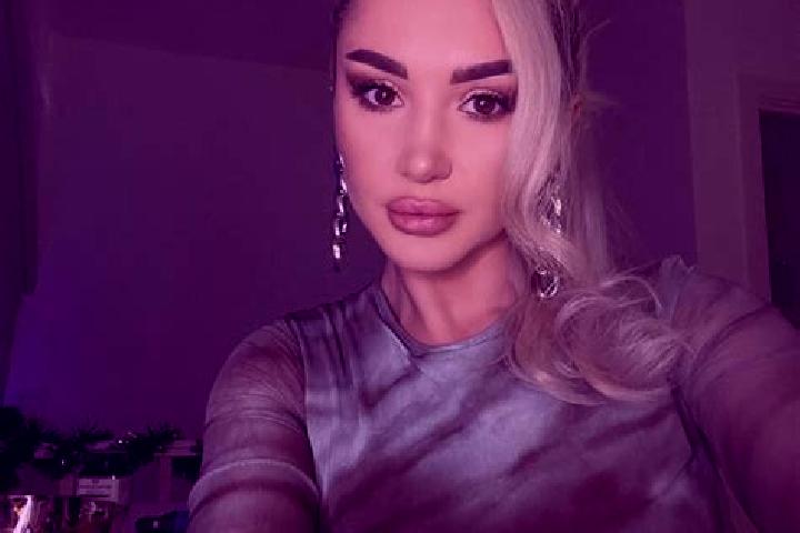 Sienna, 28, a blonde grey-eyed latina companion based in Nether Poppleton. Offering Striptease, Party Girl, Overnight, Travel Companion. Available for incall...