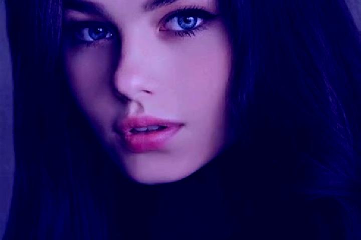 Sienna, 28, a chestnut dark-eyed caucasian companion based in Winnipegosis. Offering GFE, CIM, A-Level. Available for incall and outcall, day and evening dates.