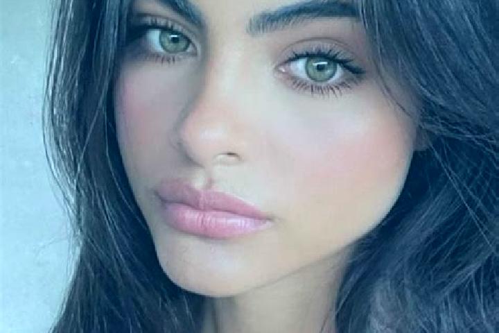 Sienna, 28, a red green-eyed indian companion based in Schoendorf. Offering Dinner Date, Fetish, Massage. Available for incall and outcall, day and evening d...