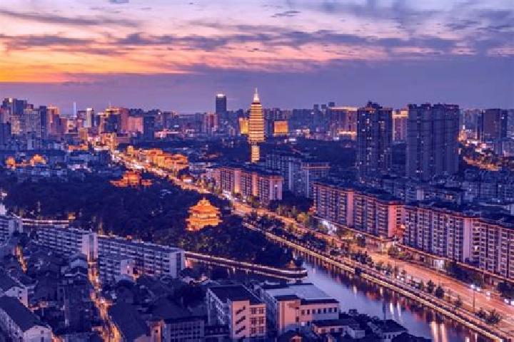 Sienna, 28 — Escort in Luci, China