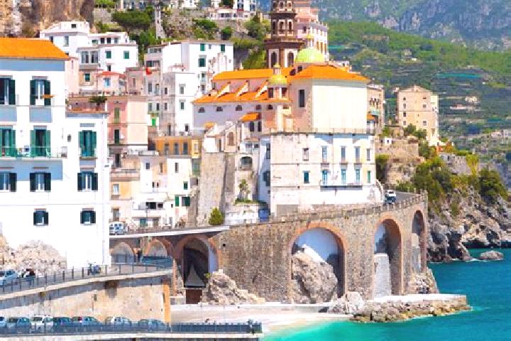 Sienna, 28 — Escort in Spiazzo, Italy