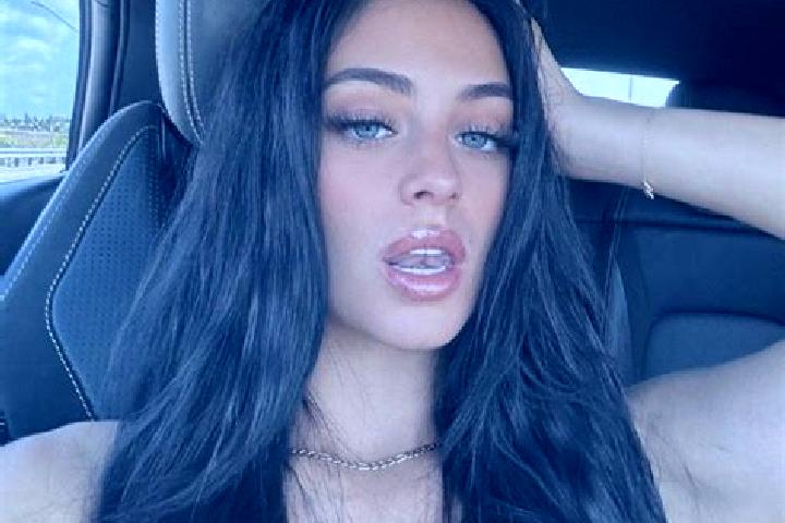 Sienna, 29, a auburn amber-eyed caribbean companion based in Arajuno. Offering Deep French Kissing, CIM, Dinner Date. Available for incall and outcall, day a...