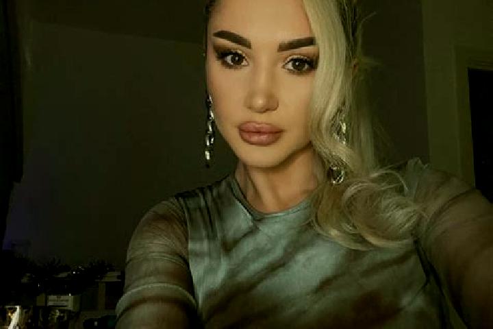 Sienna, 29, a blonde dark-eyed caucasian companion based in Banyuurip. Offering GFE, Domination, Travel Companion, Dinner Date. Available for incall and outc...
