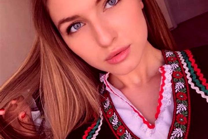 Sienna, 29, a brunette green-eyed slavic companion based in Nagavaram. Offering Roleplay, OWO, Duos, GFE, Couples. Available for incall and outcall, overnigh...