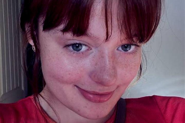 Sienna, 29, a red brown-eyed mixed companion based in Lungoci. Offering 69, GFE, Fetish, OWO. Available for incall and outcall, day and evening dates.