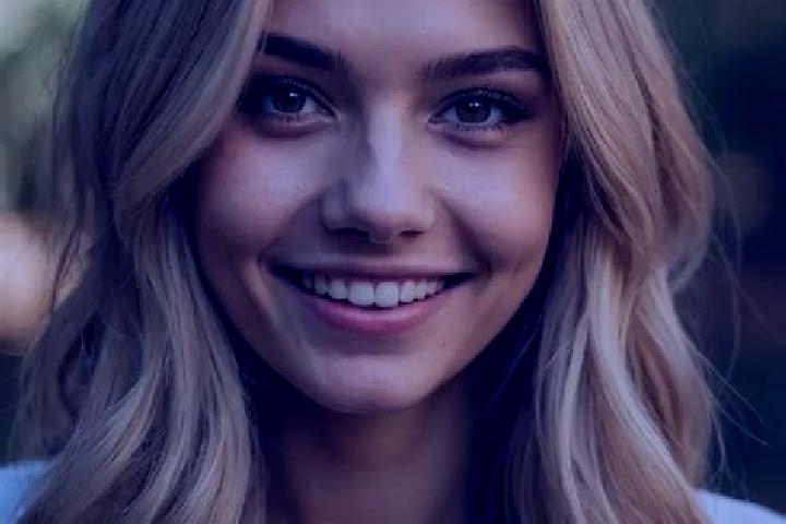 Sienna, 30, a blonde hazel-eyed caucasian companion based in Stanceni. Offering GFE, A-Level, OWO. Available for incall and outcall, day and evening dates.