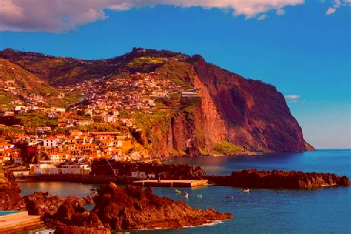 Sienna, 30, a dark blonde amber-eyed mixed companion based in Estreito de Camara de Lobos. Offering Travel Companion, 69, Overnight, OWO. Available for incal...