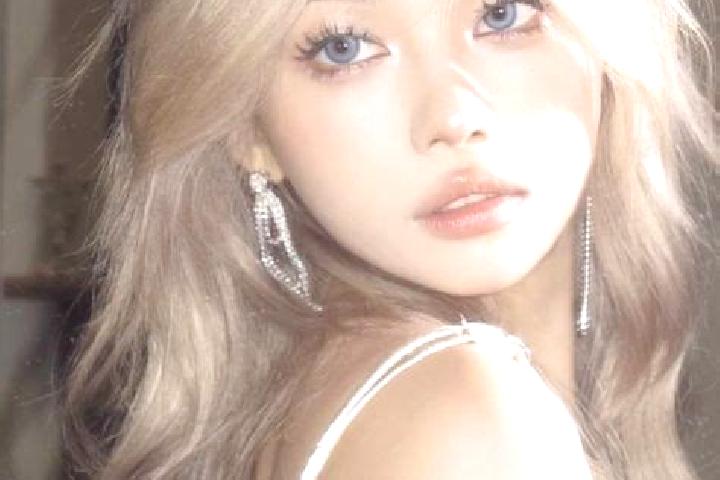 Sienna, 30, a platinum blonde blue-eyed asian companion based in Longa. Offering Massage, Duos, Roleplay, Tantra. Available for incall and outcall, overnight...