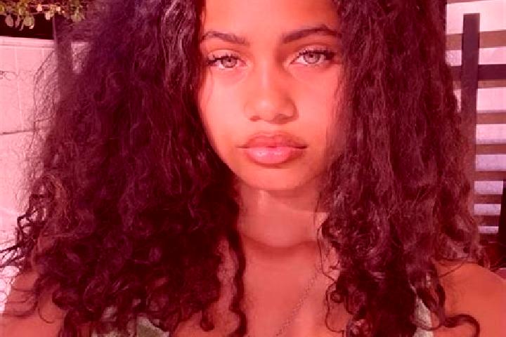 Sienna, 30, a red green-eyed mixed companion based in Hornoy-le-Bourg. Offering 69, GFE, Deep French Kissing. Available for incall and outcall, overnight boo...
