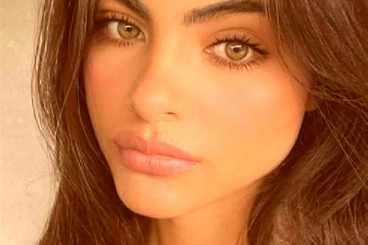 Sienna, 31, a chestnut green-eyed indian companion based in Weiding. Offering Striptease, Erotic Massage, Domination. Available for incall and outcall, day a...