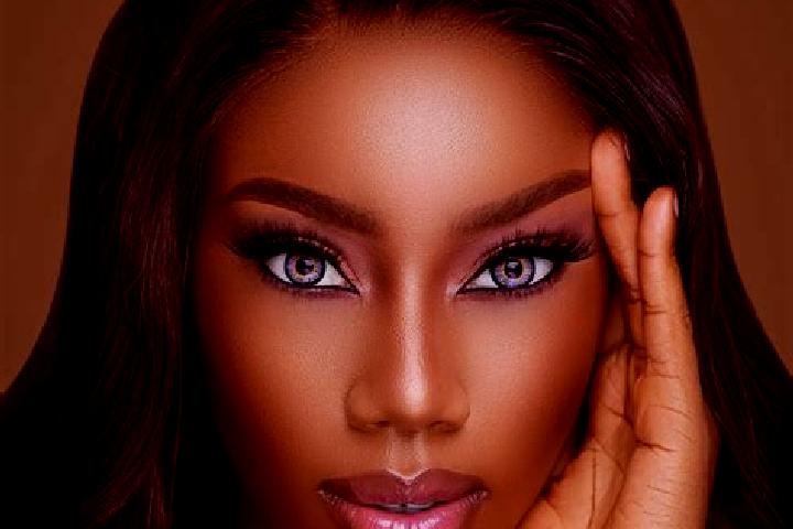 Sienna, 31, a red blue-eyed ebony companion based in Vaennaesby. Offering Erotic Massage, Dinner Date, OWO, Tantra, Duos. Available for incall and outcall, o...