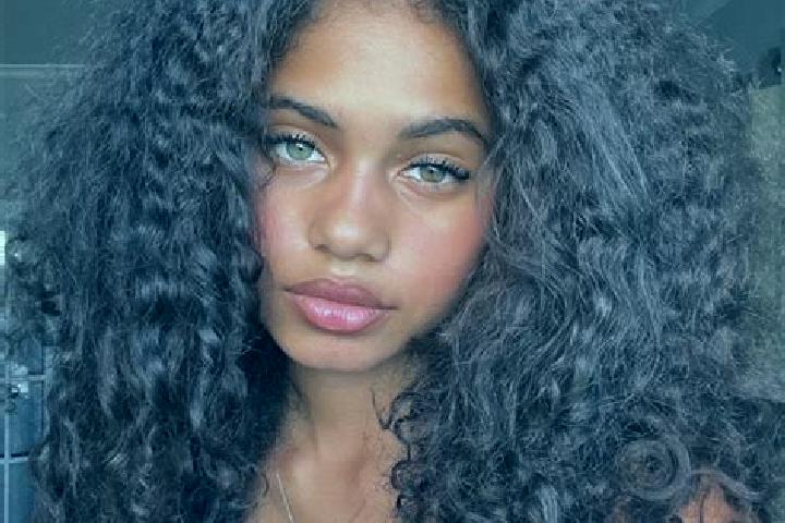 Sienna, 32, a black grey-eyed ebony companion based in Malusteni. Offering Overnight, CIM, 69, Domination. Available for incall and outcall, overnight bookin...