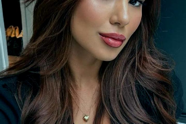 Sienna, 32, a chestnut dark-eyed mixed companion based in Beira. Offering GFE, Party Girl, A-Level. Available for incall and outcall, day and evening dates.