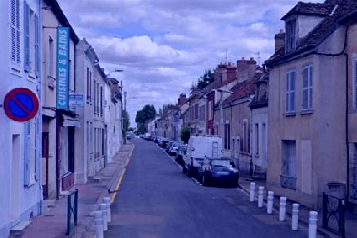 Sienna, 32 — Escort in Villeneuve-la-Guyard, France