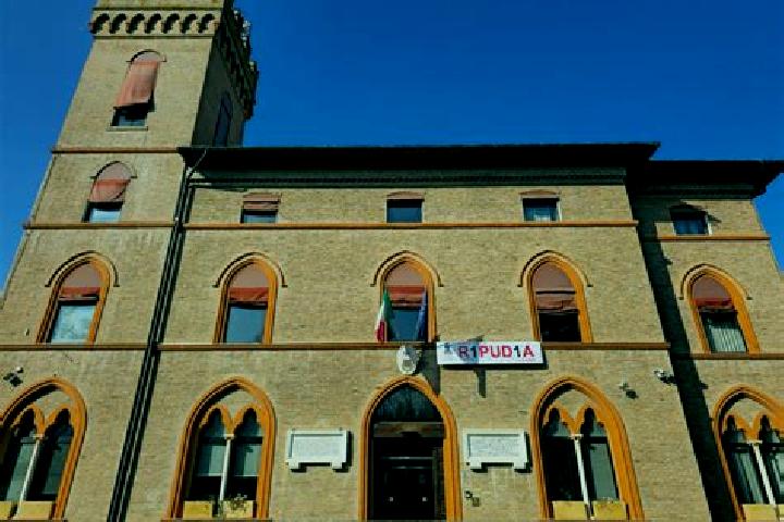 Sienna, 33, a auburn grey-eyed mixed companion based in Cadelbosco di Sotto. Offering Tantra, 69, Erotic Massage, Striptease. Available for incall and outcal...