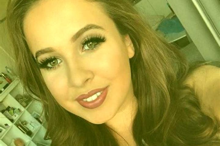 Sienna, 33, a brunette grey-eyed slavic companion based in Saint-Medard. Offering Tantra, Erotic Massage, GFE, CIM. Available for incall and outcall, overnig...